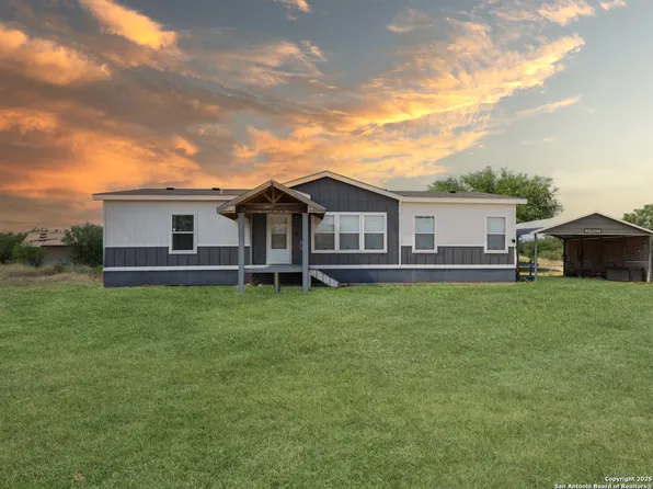 4177 Fm 1436, La Pryor, TX 78872