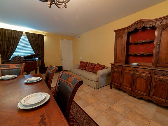 PersimmonFrontRoom_7