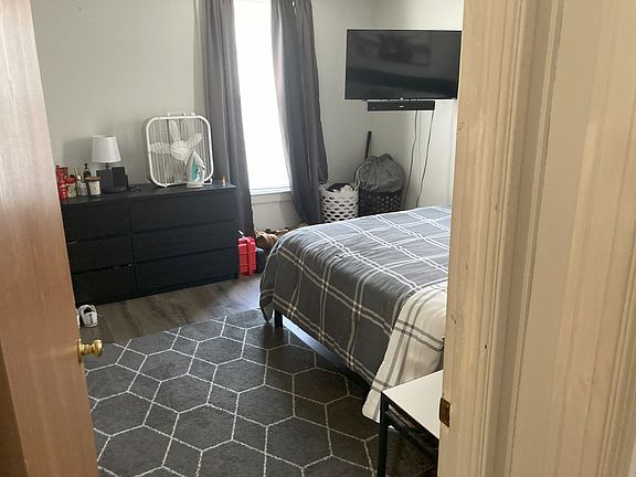 2nd image of 965 Livingston Ave #1