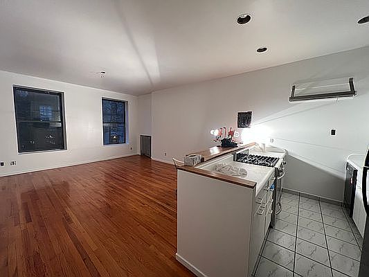 1st image of 332 Bedford Ave APT 2