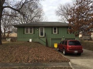 2206 S Park Ave, Oak Grove, MO 64075