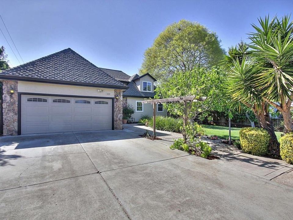 1st image of 499 Rosewood Ave