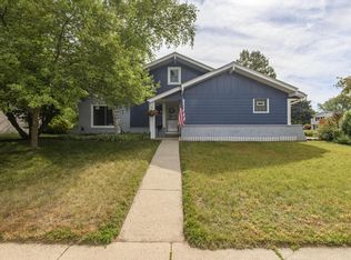 1200 Western TRAIL, Mukwonago, WI 53149