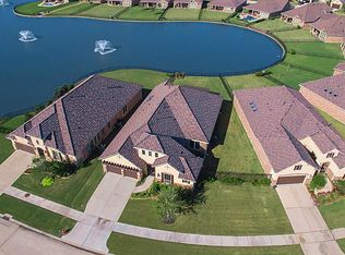 98 Lake View Loop, Fulshear, TX 77441