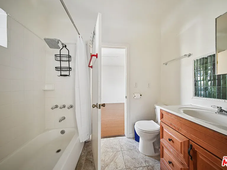 1238 N Gardner St — Photo 11