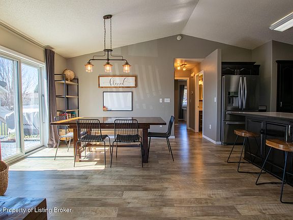 4th image of 898 13th St E
