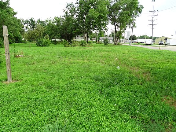 3rd image of 600 NE 3rd St