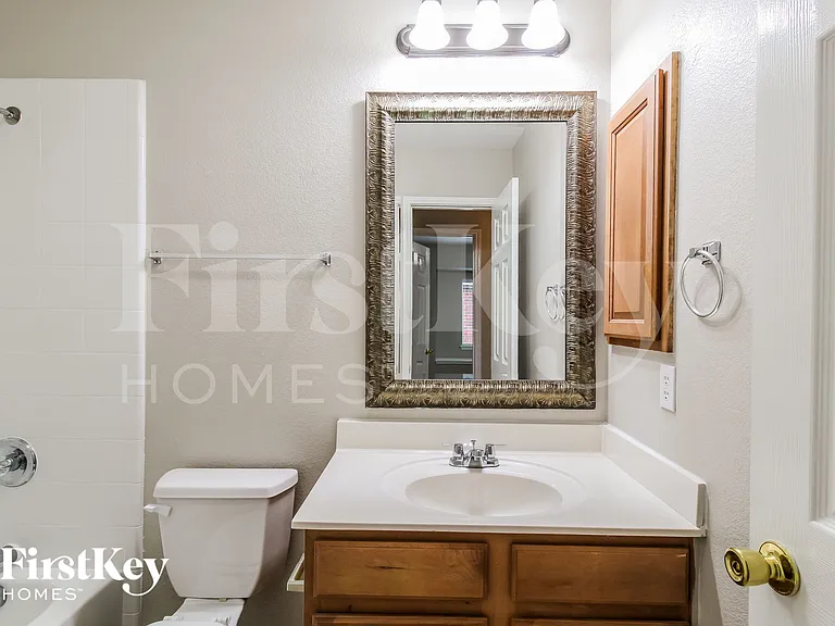 1233 Logan Dr — Photo 13