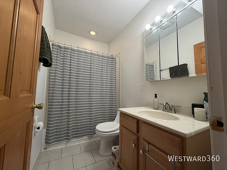 2239 W Cornelia Ave #2 — Photo 12