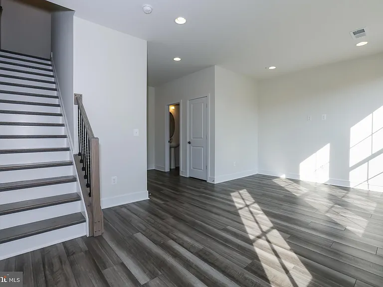 6722 Upland Manor Dr — Photo 35