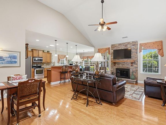 5th image of 4 Cedarcrest Ct