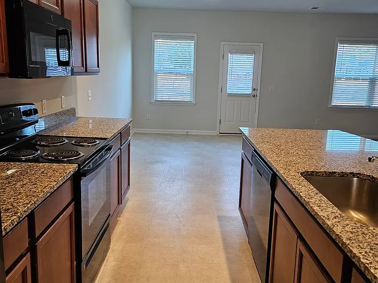 1921 Zonny Moss Dr — Photo 6