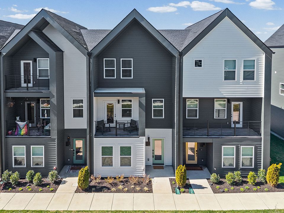 1st image of 550 Markham St Unit 33