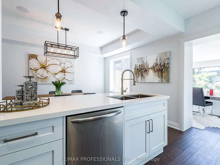 546 Beresford Ave — Photo 9