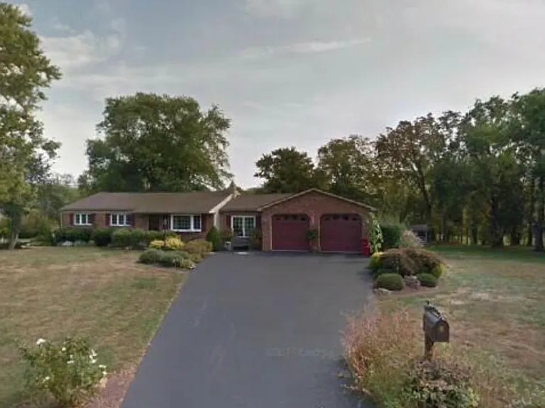 38 Ashton Rd — Photo 1