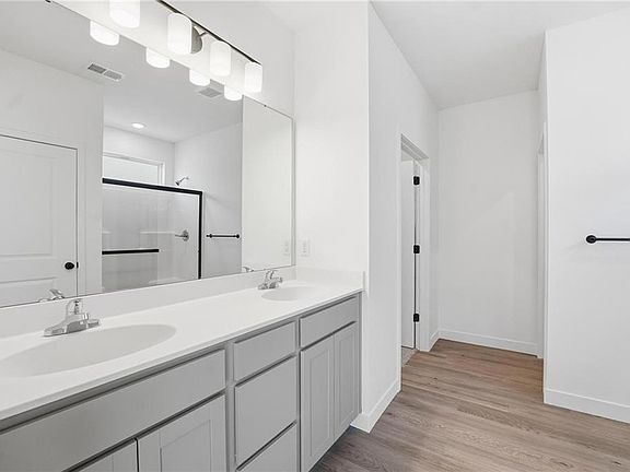 4th image of 20518 Newcastle St