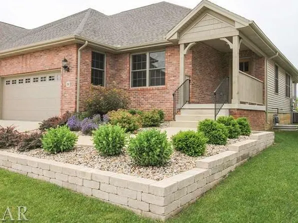 9 Saint Ivans Cir, Bloomington, IL 61705