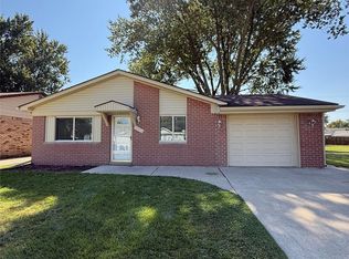 22836 Edgewater St, Saint Clair Shores, MI 48082