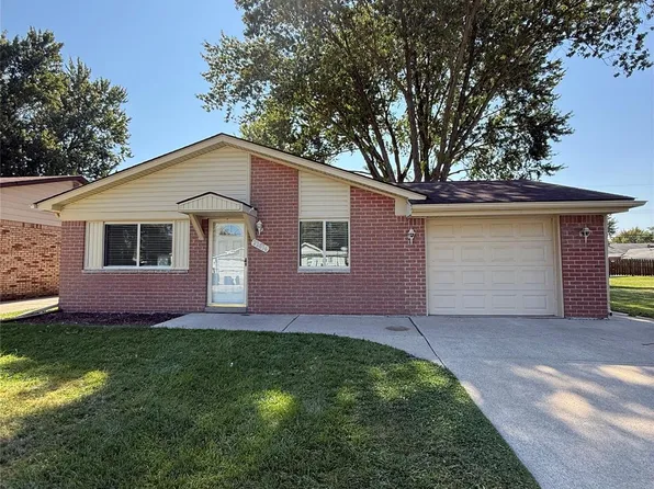 22836 Edgewater St, Saint Clair Shores, MI 48082