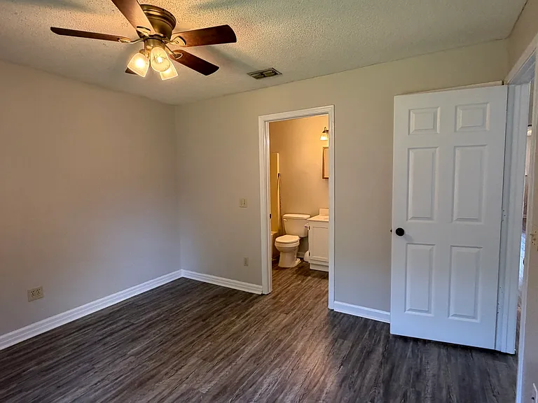 411 Baltic Ct — Photo 11
