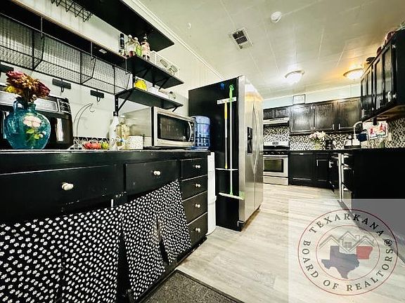 3rd image of 129 Park Cir