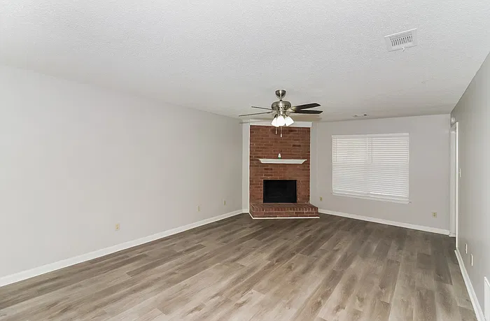 4 bed, 2.5 bath, 2056 sqft, $1,845 — Photo 4