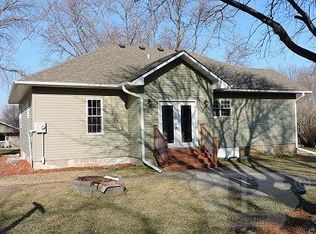 512 1st Ave, Manilla, IA 51454