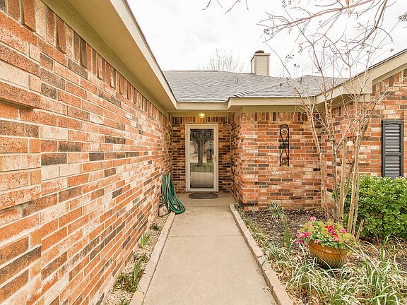 4th image of 210 Whispering Dell Ln