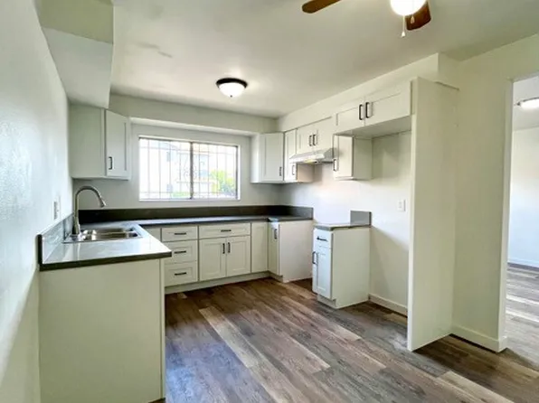 14 Camelback Ave N, Carson, CA 90745