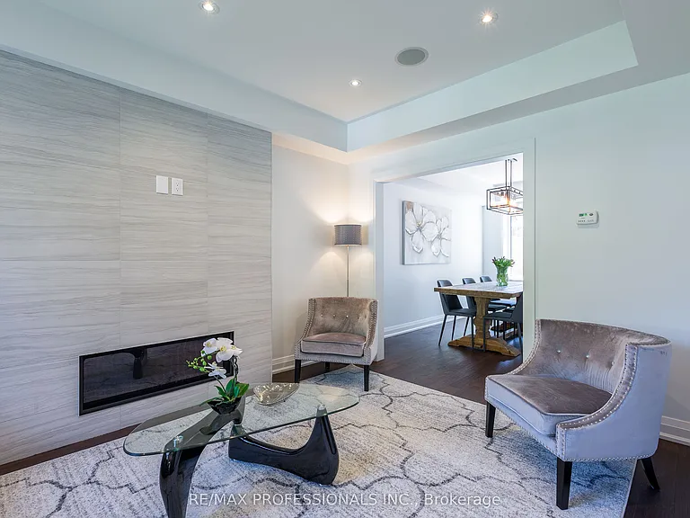 546 Beresford Ave — Photo 3