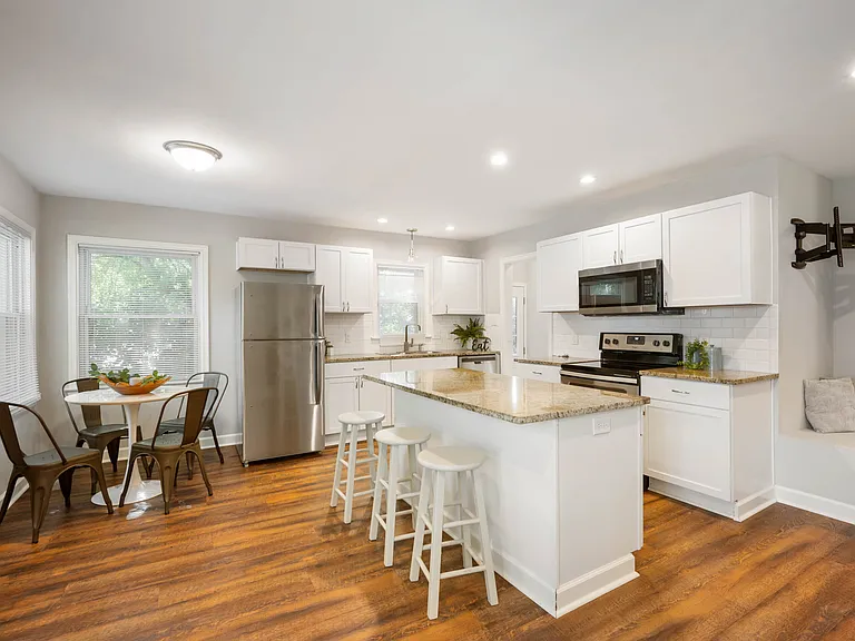5245 E Market St — Photo 5