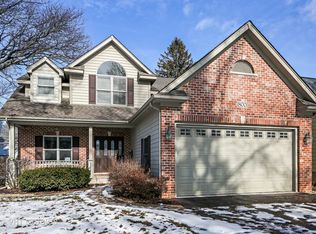 800 Farley Pl, Downers Grove, IL 60515