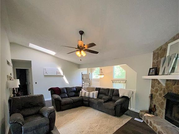 4th image of 4093 Maxanne Dr NW