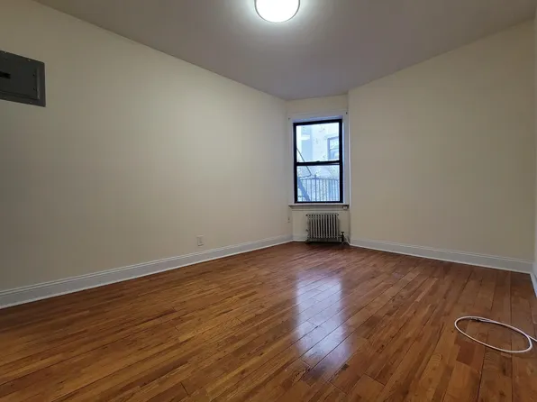 21-67 33rd Street image 5 of 5