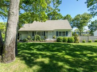 13 Riverdale Dr, Hampton Bays, NY 11946