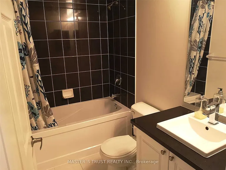 19 Grand Trunk Cres #3908 — Photo 8