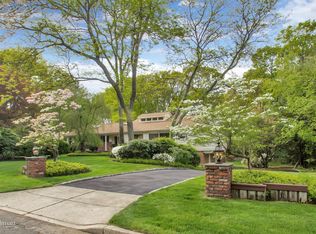 5 Ridings Rd, Northport, NY 11768