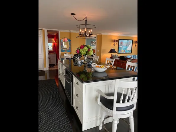 929 N Astor St Unit 402, Milwaukee, WI 53202