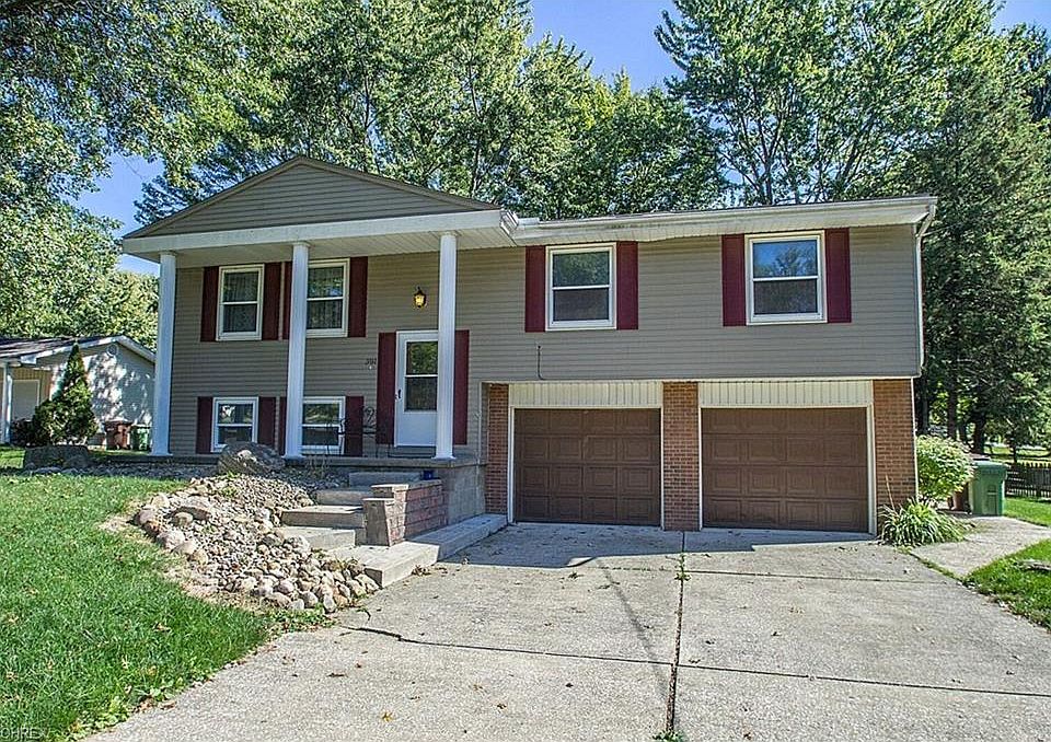1st image of 381 Green Hill Dr
