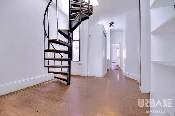 Rented by Urbane Brokerage | media 2