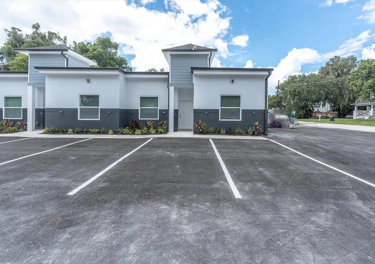705 S Orange Ave — Photo 1