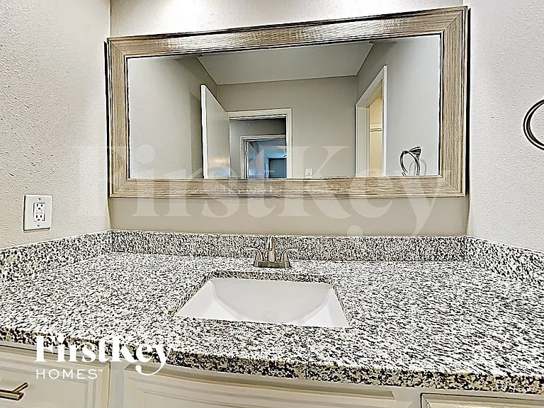 2511 Riverlawn Dr — Photo 13