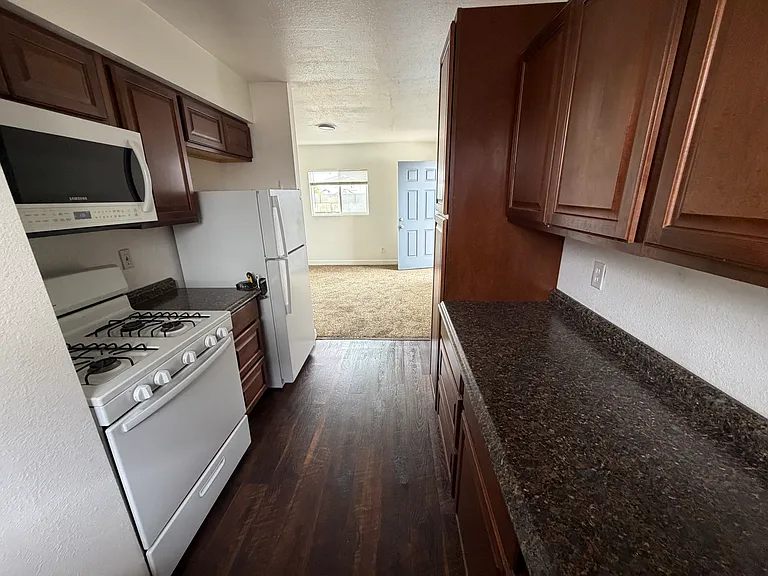 428 Newport Ave — Photo 5