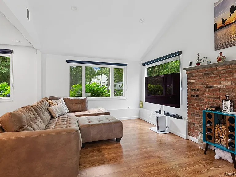 27 Atlantic Ave — Photo 17