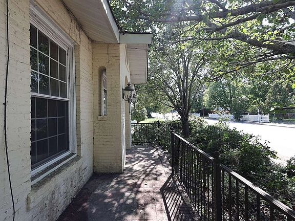4th image of 108 W Smith St.