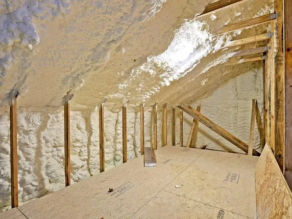 222 Creek Pointe Dr, Moncks Corner, SC 29461