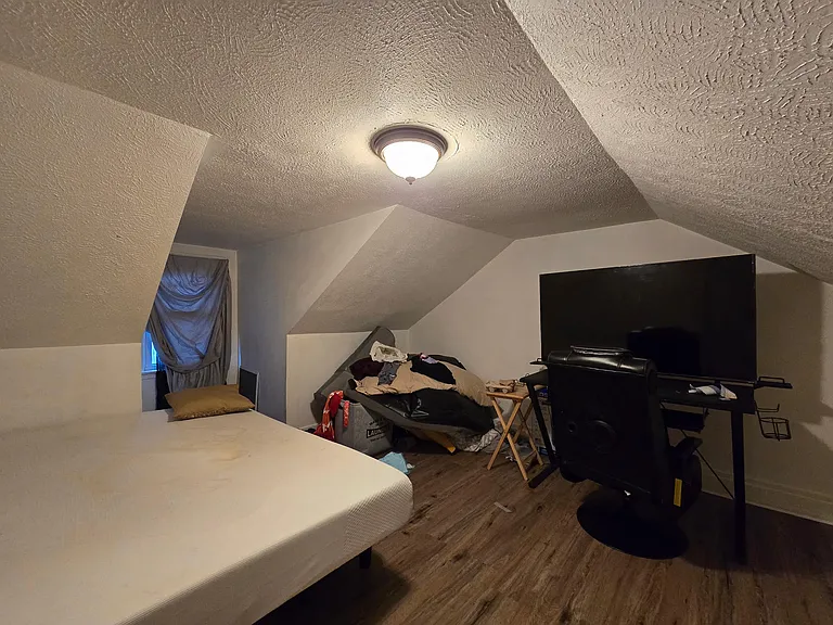 735 W Race St — Photo 7