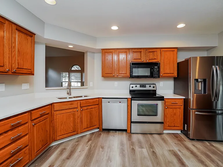 1635 Saffron Dr — Photo 10