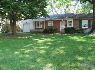 647 Cranbrook Dr, Saint Louis, MO 63122
