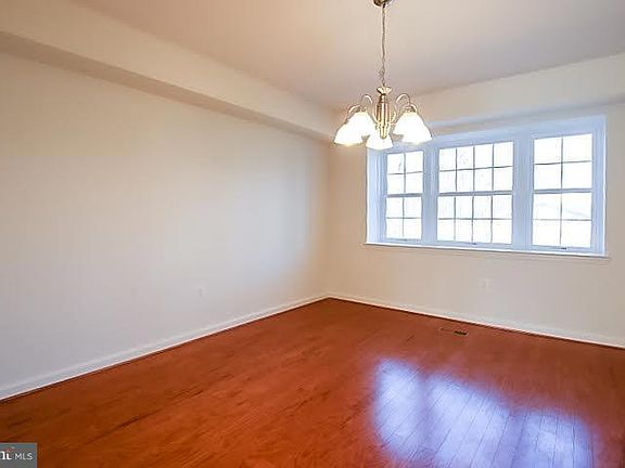 3rd image of 13145 Melville Ln
